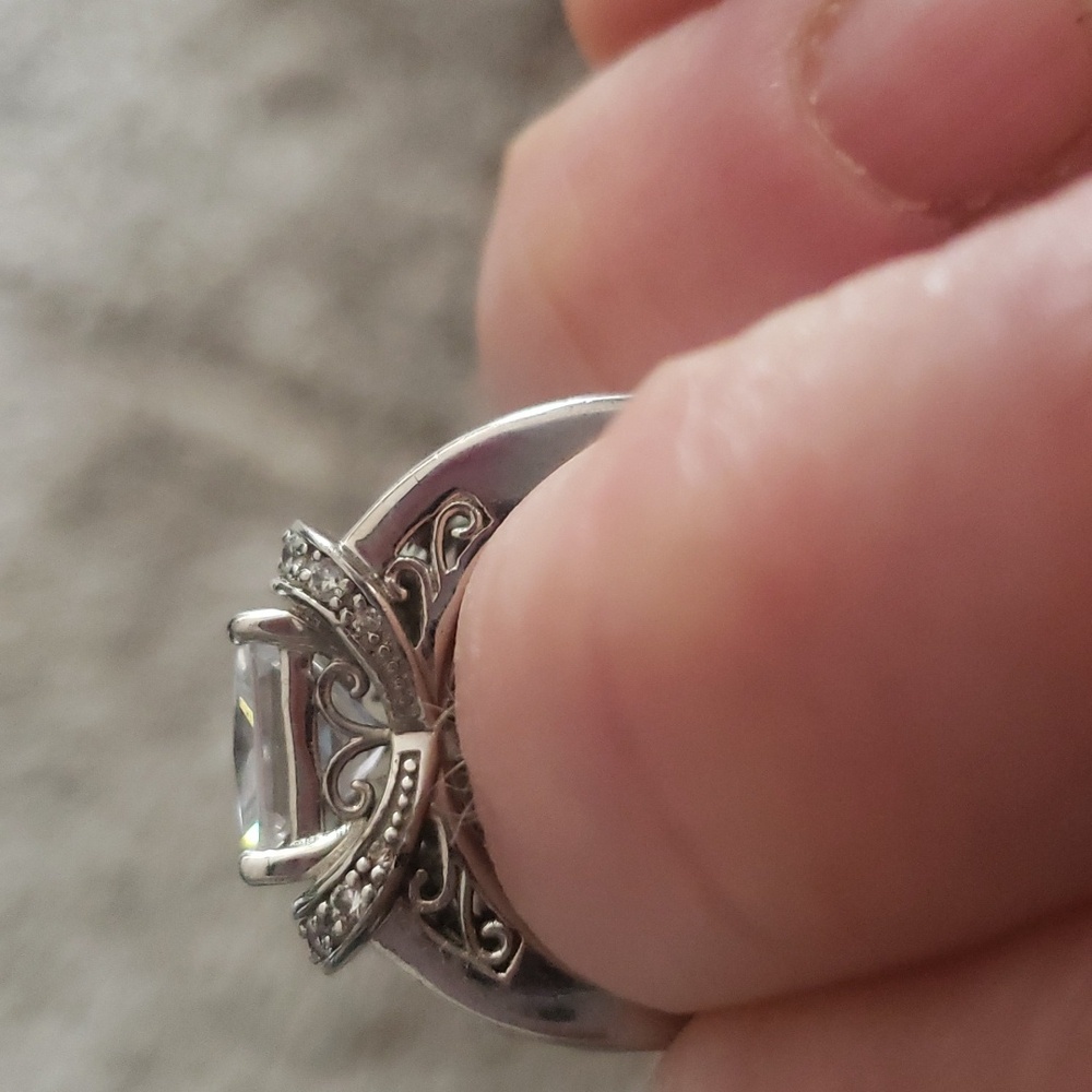 Ring - Picture 4 of 6
